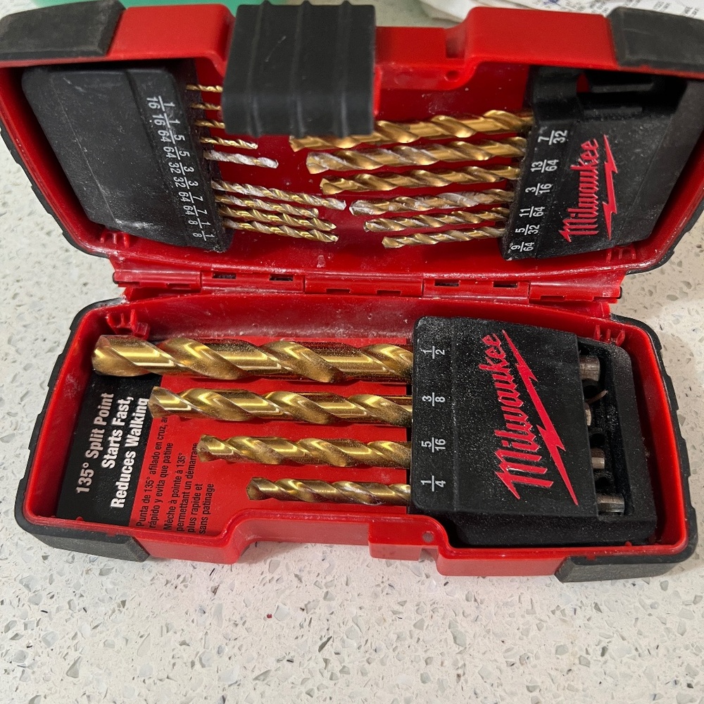 Milwaukee Tool 135 Split Point Drill Set Sizes 1/2 - 1/16 Missing 3/32 bit - 19